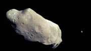 Asteroid berukuran sekitar 305 meter melintasi bumi