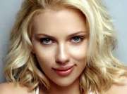 Scarlett Johansson aktris terseksi sejagat