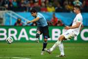 Dua gol Suarez beratkan langkah Inggris di Piala Dunia