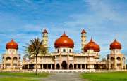 Masjid Baitul Makmur di Meulaboh Aceh Barat